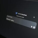 Interfejs czatu AI DeepSeek na ekranie laptopa w słabym oświetleniu